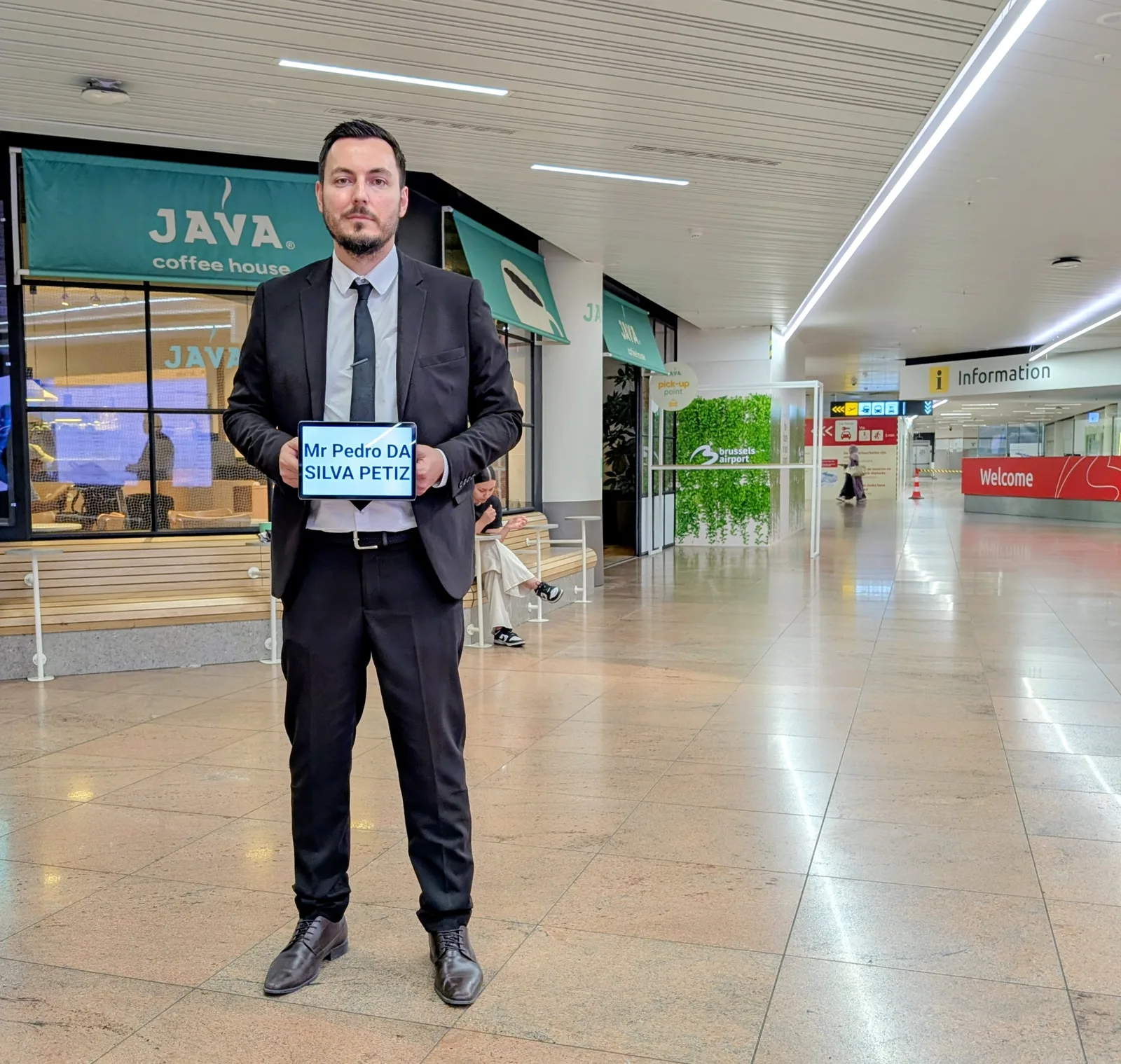 Ankunftshalle Brussels Airport — Java Coffee House